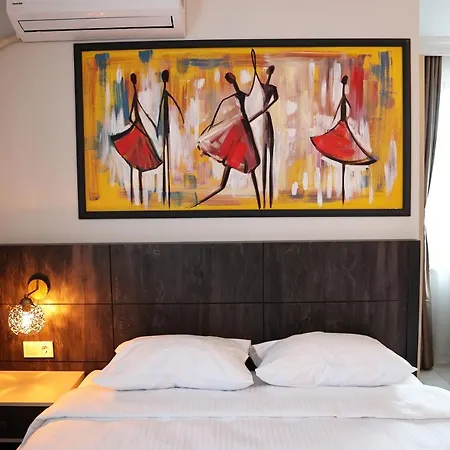 Sar-per Hotel *